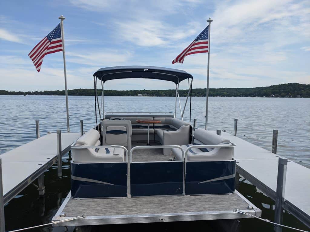 Gun Laker Pontoon